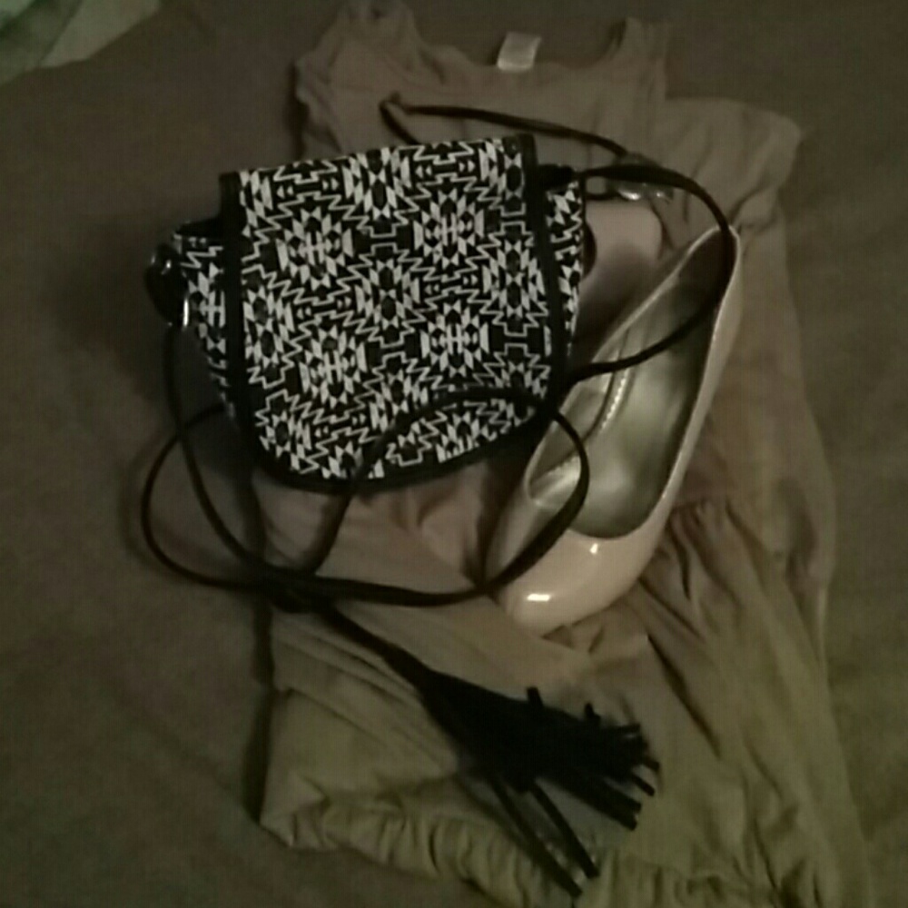 Very cute, trendy purse.